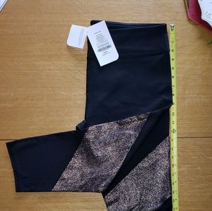 Fabletics Salar 2x black/blush capri leggings